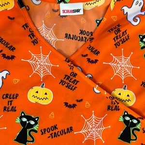 Scrubstar Halloween scrub top. XL.